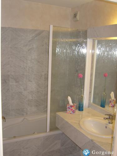 Photo n°1 de :ARCACHON CENTRE COQUET ET CONFORTABLE STUDIO CABINE 4 PERS.